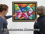 Ehrenamtliche Mitarbeiter führen durch die Ausstellungen