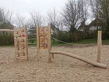 Spielplatz in Ahrenshoop Ortsmitte - Parkourstrecke - Balancieren