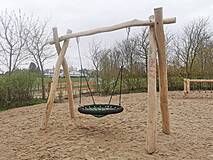 Spielplatz in Ahrenshoop Ortsmitte - Nestschaukel