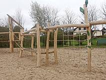 Spielplatz in Ahrenshoop Ortsmitte - Parkourstrecke, Kletternetz