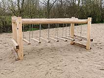 Spielplatz in Ahrenshoop Ortsmitte - Wackelbrücke