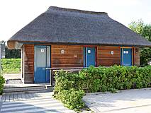 Toilettenhaus an der Ahrenshooper Kurverwaltung