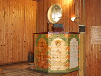 Fischerkirche Born Sitzreihen, Kanzel