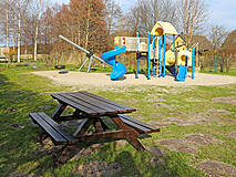 Spielplatz in Born a. Darß, An de Bäk - Sitzbank