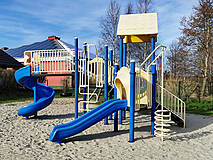 Spielplatz in Born a. Darß, An de Bäk - Spielturm 