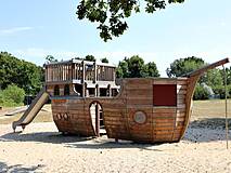 Spielplatz in Born a. Darß an der Festwiese - Spielschiff mit Rutsche