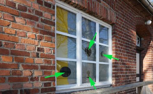 Fenster des Borner Maskenhauses