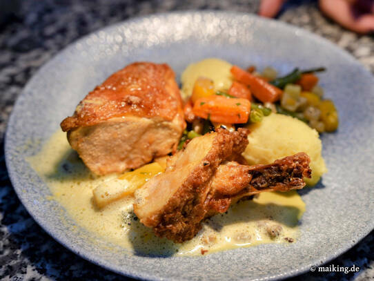 Mühle Born: Hauptgericht · Maishähnchenbrust an Safranschaum mit saisonalem Gemüse und Kartoffelstampf