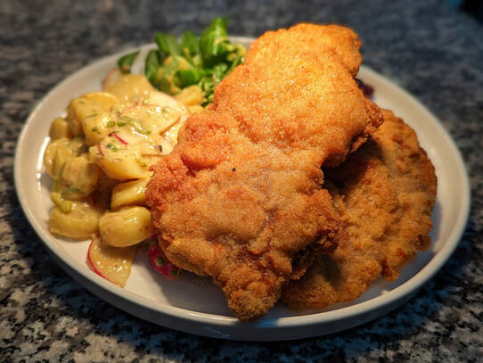 Mühle Born: Hauptgericht · Schnitzel mit Kartoffelsalat nach Mühlenart