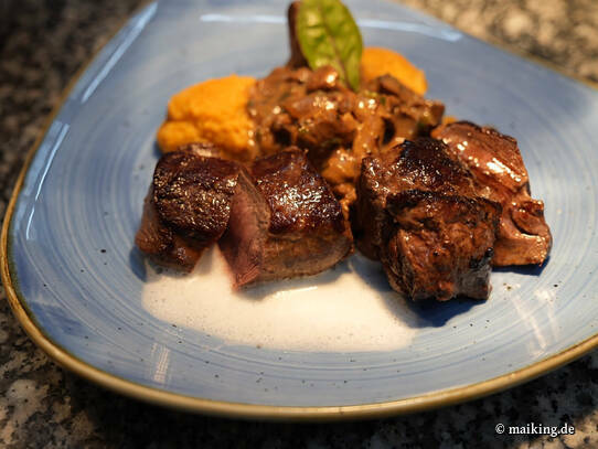 Mühle Born: Hauptgericht · Wildfilet mit Rahmpilzen und Süßkartoffelstampf