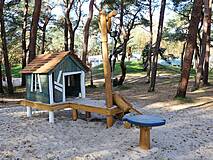 Spielplatz im Küstenwald Dierhagen - Sandspielhütte