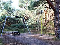 Spielplatz im Küstenwald Dierhagen - Seilbahn