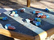 Spielplatz im Küstenwald Dierhagen - Spieltisch