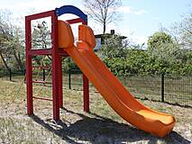 Spielplatz Dierhagen Ost - Rutsche mit Kletternetz