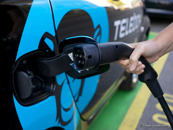 Tankstellen und öffentliche Ladestationen für Elektroautos auf Fischland Darß Zingst