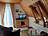Wohnzimmer mit Ausgang zum Balkon
