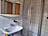 Bad mit Dusche und WC