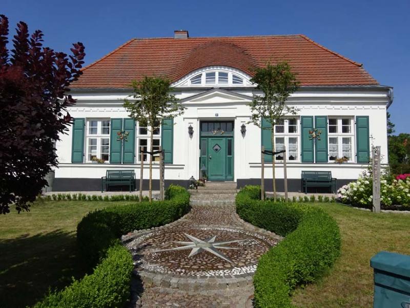 Ferienwohnung Ostseebad Wustrow Kapitänshaus Ahrens - Ostsee-Urlaub in der Region Fischland-Darß-Zingst