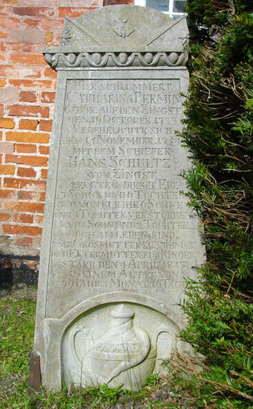alter Grabdtein - Seemannskirche Prerow