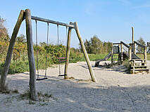 Spielplatz am Hafen / Badestelle - Schaukel