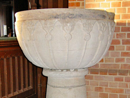 Tauffünte aus dem 14. Jahrhundert