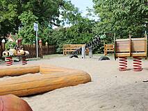Spielplatz im Stil der Raupe Nimmersatt im Ostseebad Wustrow