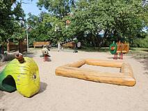 Spielplatz im Stil der Raupe Nimmersatt im Ostseebad Wustrow