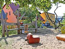 Spielplatz im Stil der Raupe Nimmersatt im Ostseebad Wustrow