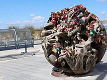 Holzkunst auf der Seebrücke Zingst von Roland-Lindner - "Das Leben ist Veränderung"
