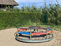 Spielplatz am Hafen Zingst - Drehkarussell