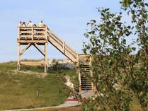 Aussichtsplattform mit Blick über den Zingst und die Ostsee